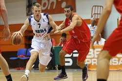 I Vrabac u crno-belom gnezdu