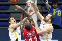 Anadolu Efes i Fenerbahče Ulker poveli 