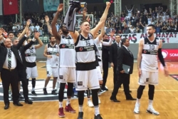 Stroberi meč-viner, dabl-dabl &Scaron;timca! (video)