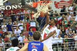 Efes se raspao, Kar&scaron;ijaka pred titulom