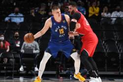 Jokić prinuđen da poentira, poraz Denvera na startu plej ofa