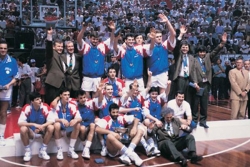 (MVP BLOG) Lopta jača od politike 5/8