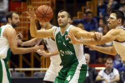&Scaron;ok za Partizan sa pola terena (video)