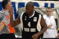 Palasio do&scaron;ao, Rado&scaron;ević odlazi