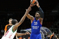 Efes prati Zvezdu