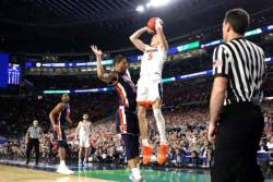 FINAL FOUR: Virdžinija kontroverznim faulom do finala, Red Rejdersi ponovo iznenadili (video)