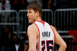 Korver do vrha, a Harden na dno