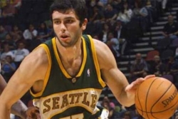 Radmanović ostaje u NBA ligi