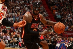 Lebronu ne smeta maska