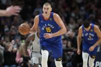 Jokić igrao sjajno, pa povredio koleno (video)
