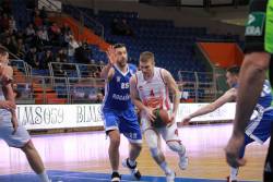ABA2: Pala i Roga&scaron;ka, Vr&scaron;ac blizu cilja