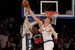 (VIDEO) Porzingis blokirao i zakucavao