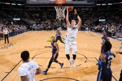 Jokić protiv Maveriksa (video)