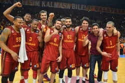 Raspad Armanija, drama u Istanbulu