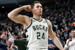 (VIDEO) White man can jump