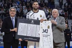 Rejes rekorder, Efes i Barselona u plej ofu