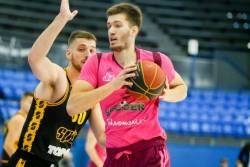 Brutalni Petrušev, Mega lako sa Splitom