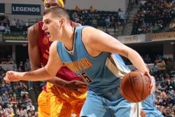 Jokić briljirao protiv Pejsersa, Buker brojao do 70!