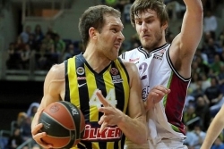 Fener sru&scaron;io Kuću, tesno u Izraelu