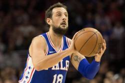 Belineli se vraća u San Antonio, Gej ostaje