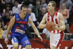 Oslabljena Zvezda se mučila, ali slavila