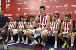 Zvezda predstavila tim