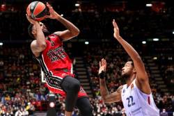 Armani pobedio Barselonu i ostao sam na vrhu tabele