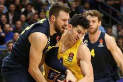 Gudurić zapalio mrežicu u Tel Avivu, Milutinov zaustavio Real (video)