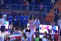 Prvi trofej za crveno-bele