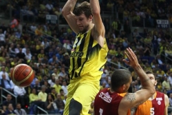 Fenerbahče i Efes poveli u polufinalu