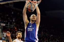 Krstić i Ertel drže Efes u igri