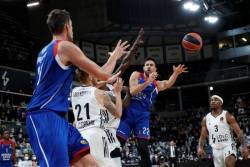 Anadolu Efes krenuo, pa stao, Adetokunbo mu presudio