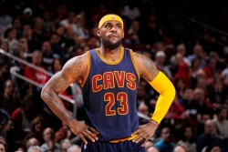 LeBron sam napustio teren (video)