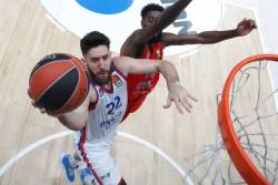 Ni CSKA ne može da pobedi Efes, Micić odličan